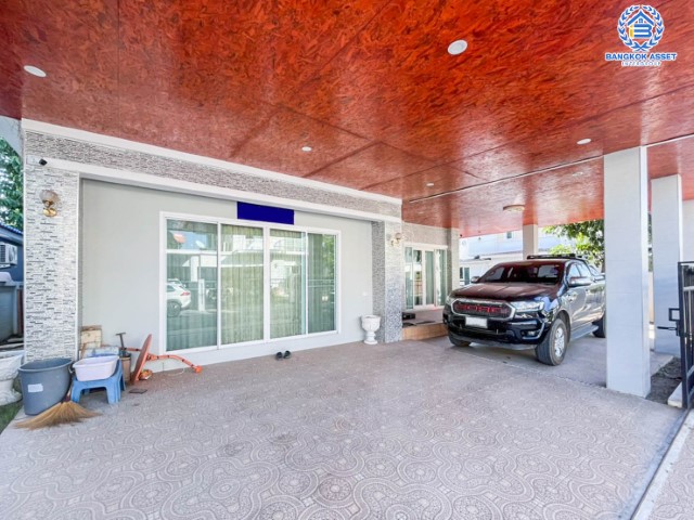 บ้านเดี่ยวมือสองย่านกรุงเทพฯ ม.เพอร์เฟคเพลส รัตนาธิเบศร์2 เนื้อที่กว้างขวางเกือบ 55 ตร.ว.  ฟังก์ชัน 3 ห้องนอน 3 ห้องน้ำ ที่จอดรถ 2 คัน บนทำเลแห่งการเดินทาง ใกล้รถไฟฟ้าสายสีม่วง "สถานีไทรม้า" และทางด่วน "งามวงศ์วาน"